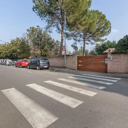 Guesthost - La Casa Nel Pineto With Pool & Parking Ferrara